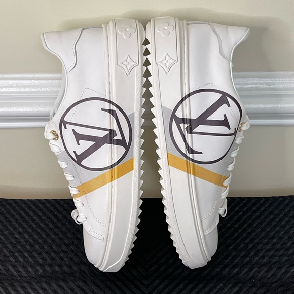 SOLD 😃  AUTHENTIC Louis Vuitton Women’s LV Off White Sneakers Sz. US 9.5 - Picture 2 of 16